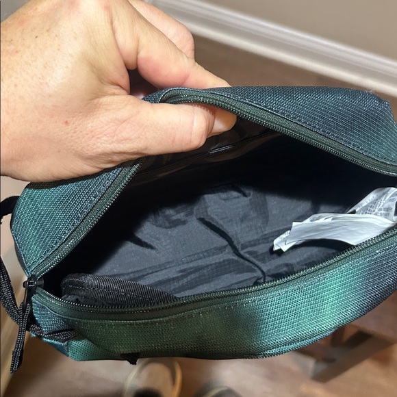 Oakley Men's Street Toiletry Bag - Picture 5 of 7